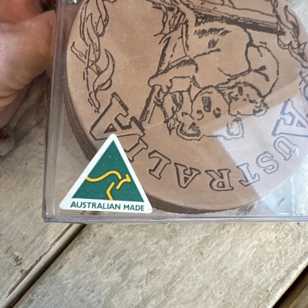NEW / UNUSED / UNOPENED 6 LEATHER COASTERS 